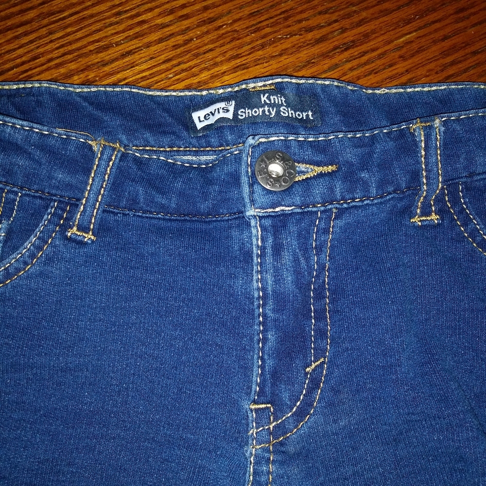 Levi's Shorts - Picture 4 of 8